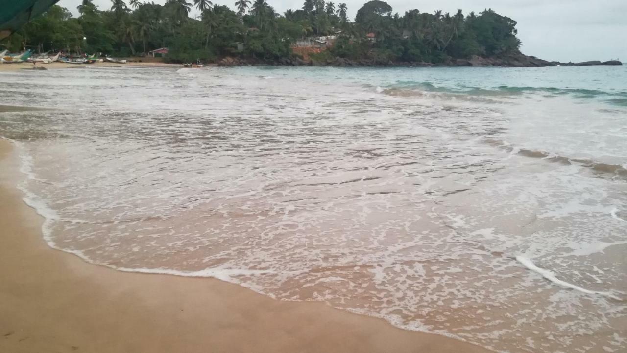 Kiralawella Beach Inn 마타라 외부 사진