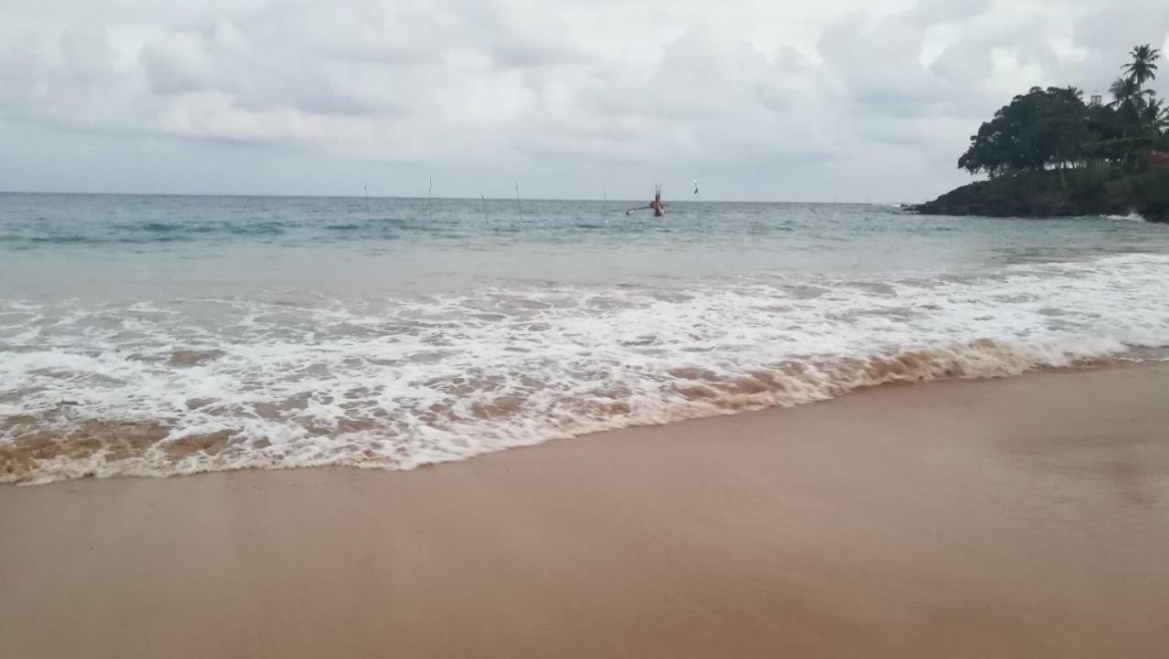 Kiralawella Beach Inn 마타라 외부 사진